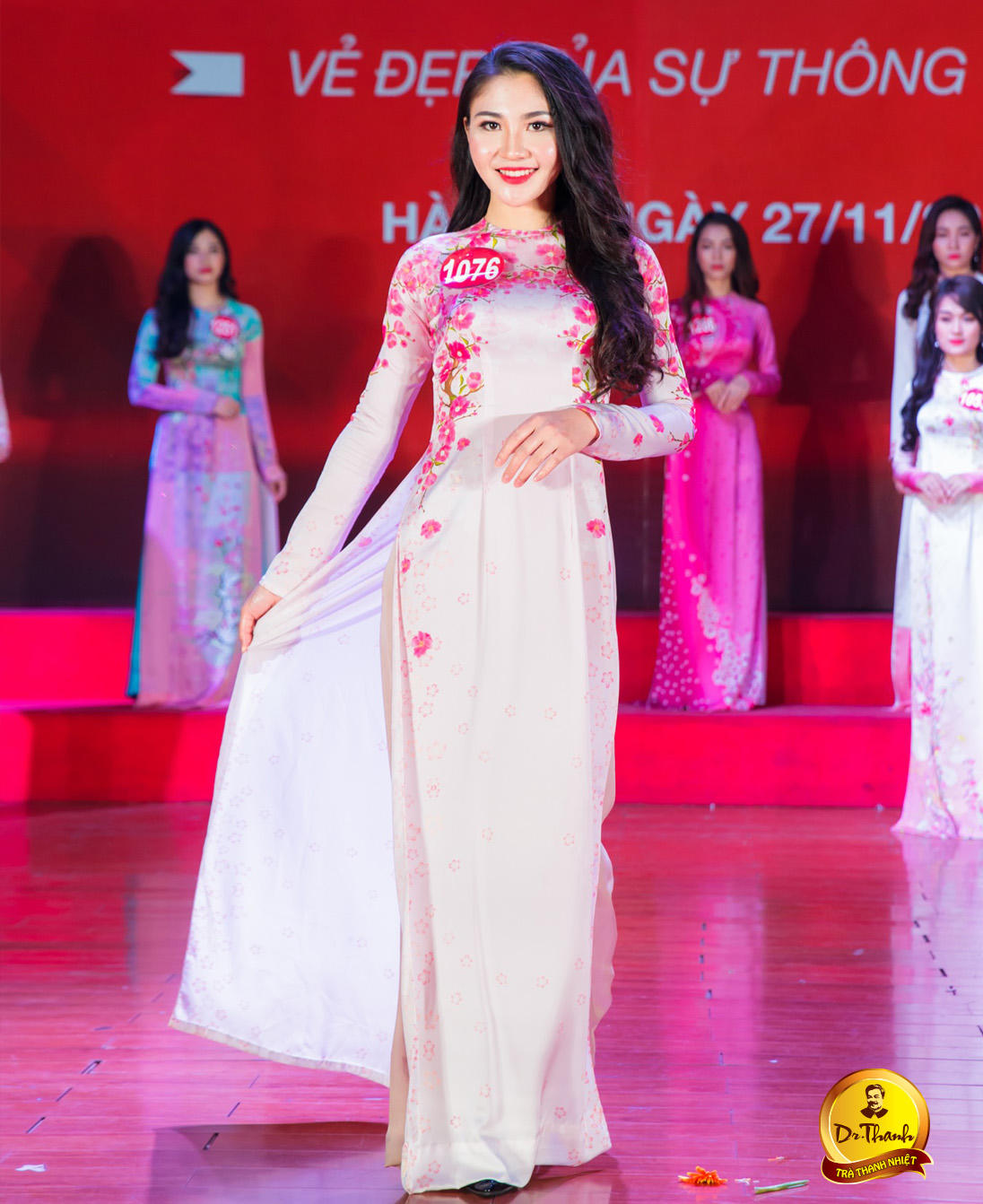 Vòng bán kết Hoa khôi Sinh viên: Thí sinh khoe vẻ đẹp tươi tắn trong tà áo dài