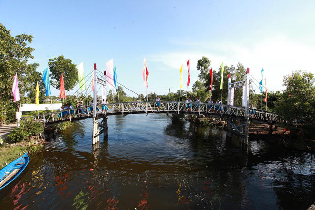  Cầu Dr Thanh – Cựa Gà tại Thới Bình, Cà Mau sau khi đưa vào sử dụng đã góp phần quan trọng trong việc cải thiện giao thương, đi lại của người dân nơi đây. 