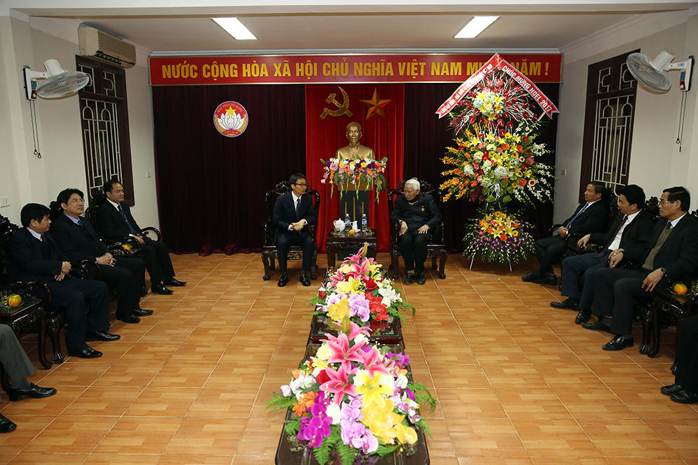 Phó Thủ tướng Vũ Đức Đam chúc mừng Giáng sinh 2017 tại Nghệ An, Hà Tĩnh