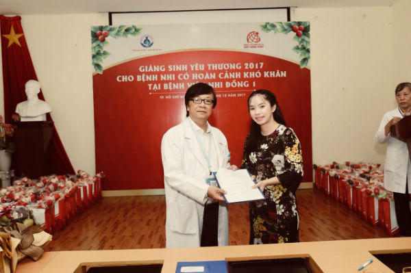 Giáng sinh ấm áp cùng Việt Hưng Phát tại bệnh viện Nhi Đồng 1