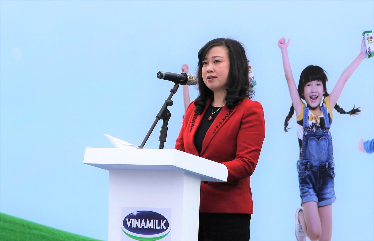 Quỹ sữa vươn cao Việt Nam đem niềm vui cuối năm đến trẻ em tỉnh Hưng Yên