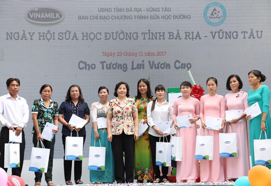 Vinamilk - 10 năm tiên phong và đồng hành cùng chương trình “Sữa học đường” 