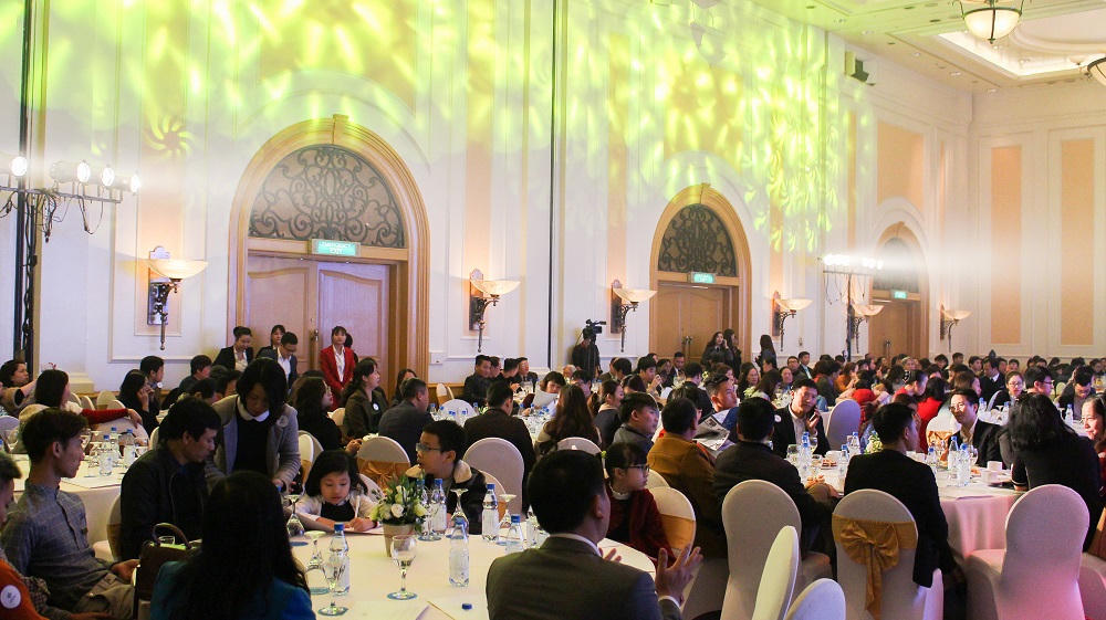 Chủ nhân 4 căn condotel FLC trúng ô tô trong tiệc tri ân khách hàng FLC Grand Hotel Samson