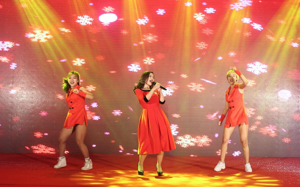 Chủ nhân 4 căn condotel FLC trúng ô tô trong tiệc tri ân khách hàng FLC Grand Hotel Samson