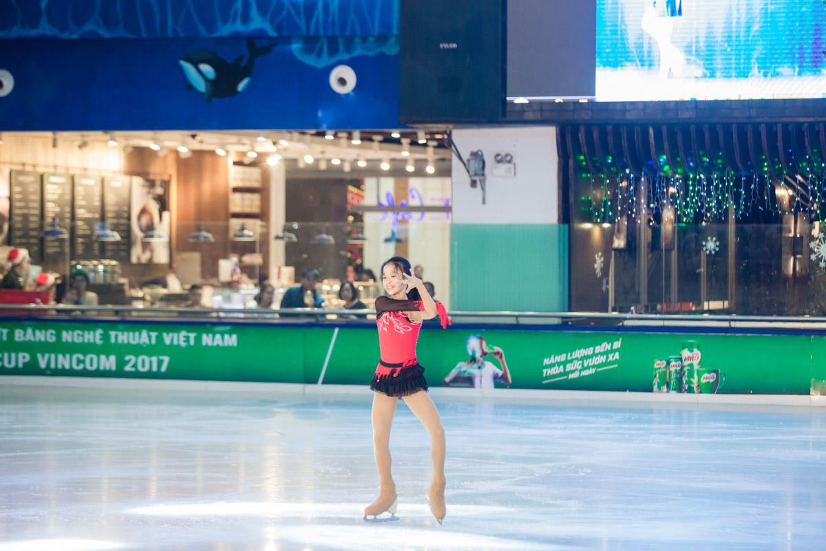 Chiêm ngưỡng những khoảnh khắc đẹp tới "nín thở" tại Giải trượt băng nghệ thuật Việt Nam 2017
