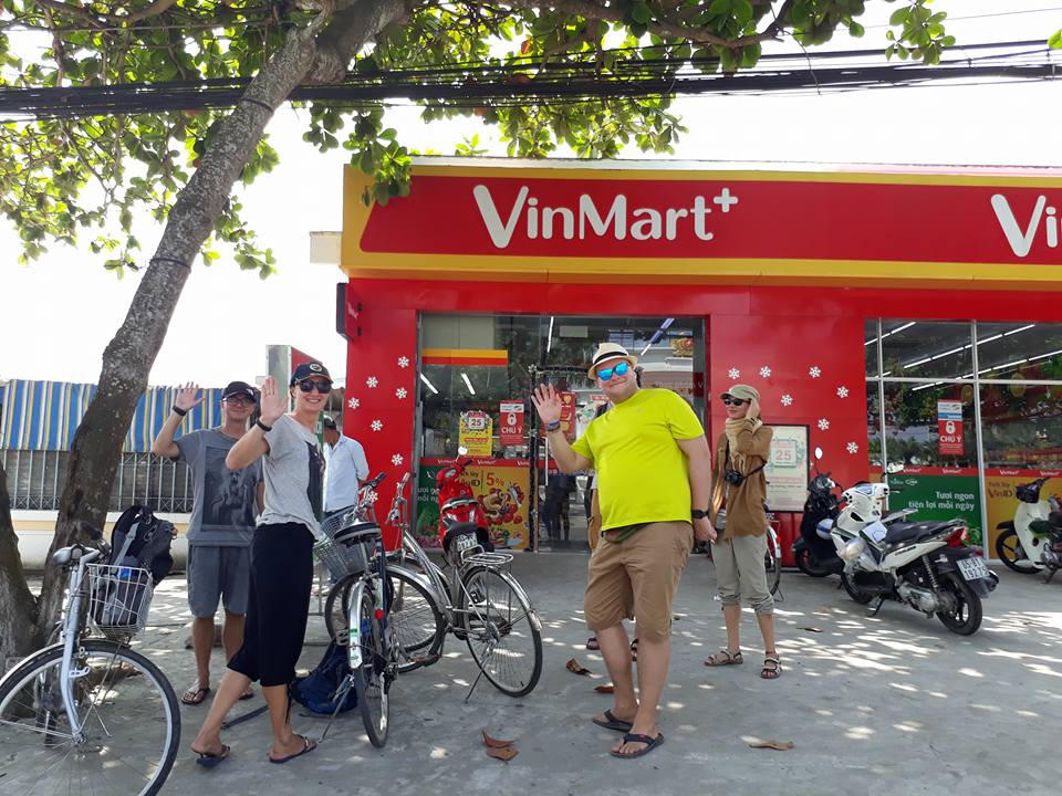 VinMart+ cấp tập khai trương 1 ngày 3 cửa hàng đón tết