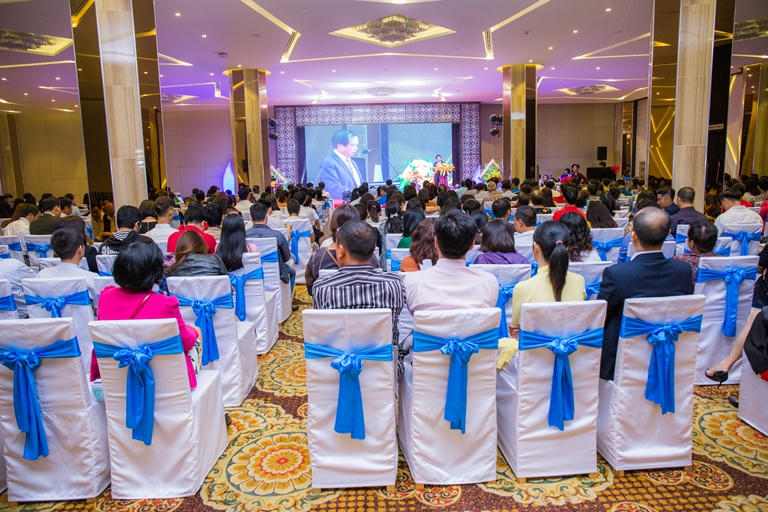 Bất ngờ khách hàng trúng thưởng Honda SH khi mua P.H Complex Nha Trang