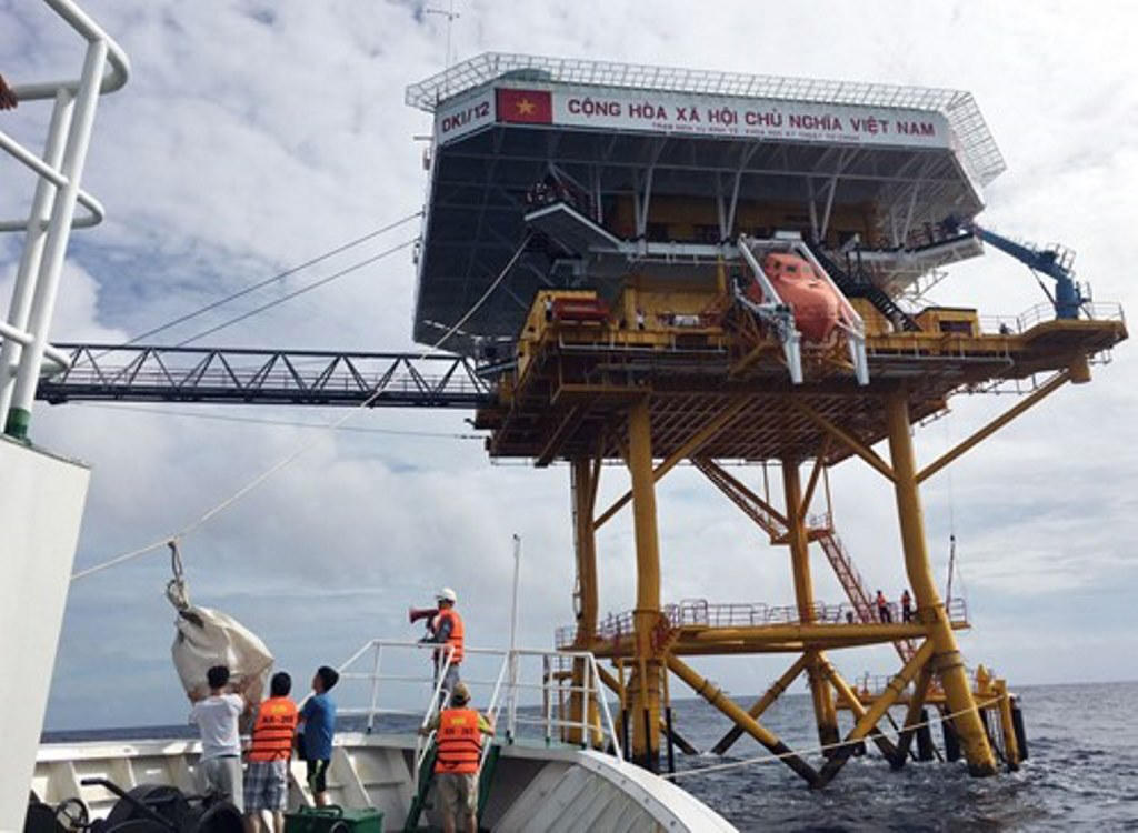 Chở Tết đến với biển đảo