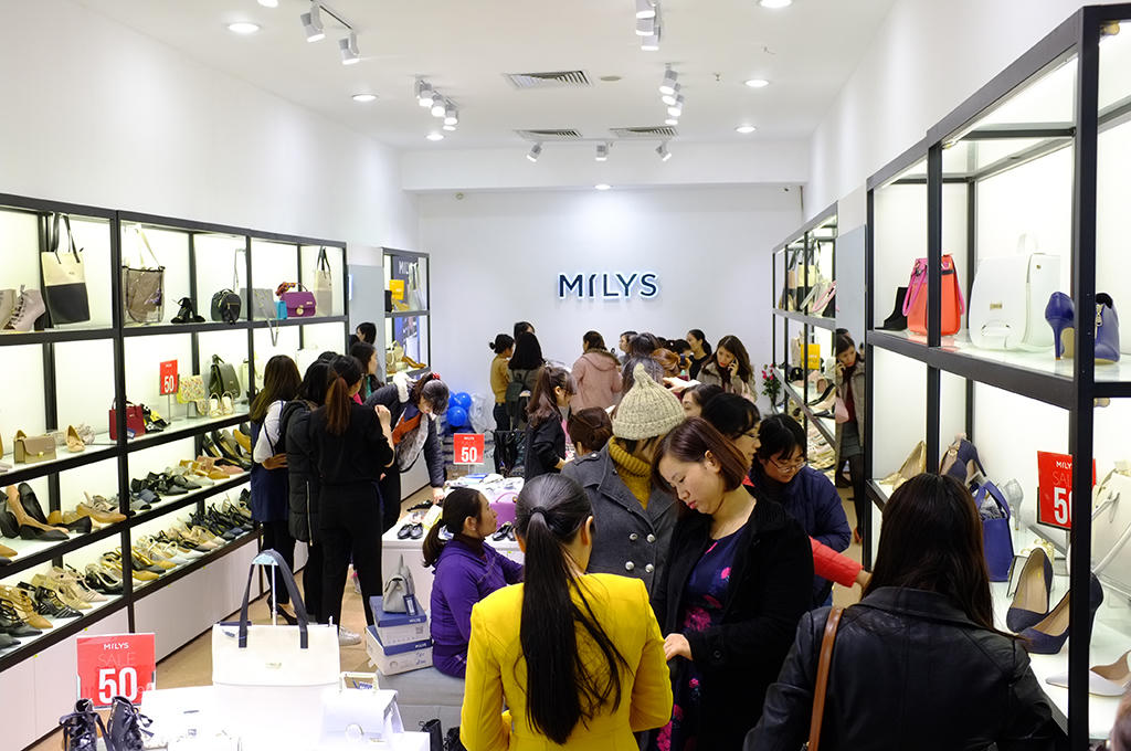 Chen chân mua hàng hiệu ở The Garden