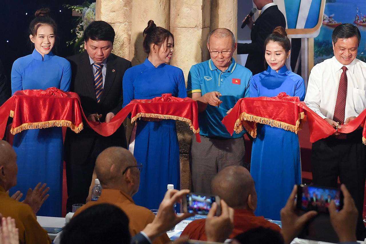 Sun Group thực hiện lời hứa tặng 1 tỷ đồng và kỳ nghỉ dưỡng tại JW Marriott Phu Quoc Emerald Bay cho U23 Việt Nam