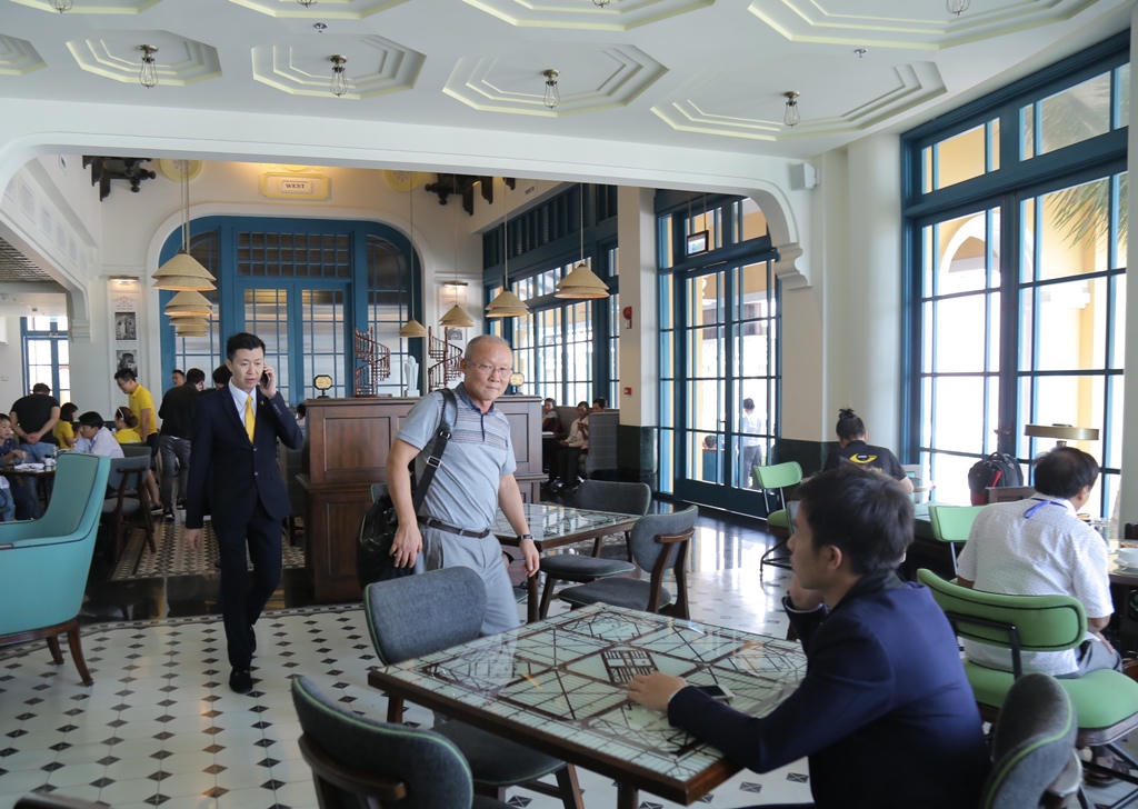 Sun Group thực hiện lời hứa tặng 1 tỷ đồng và kỳ nghỉ dưỡng tại JW Marriott Phu Quoc Emerald Bay cho U23 Việt Nam