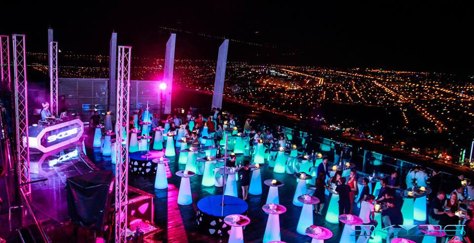 Đón giao thừa với những màn pháo hoa đẹp ngất từ SKY36