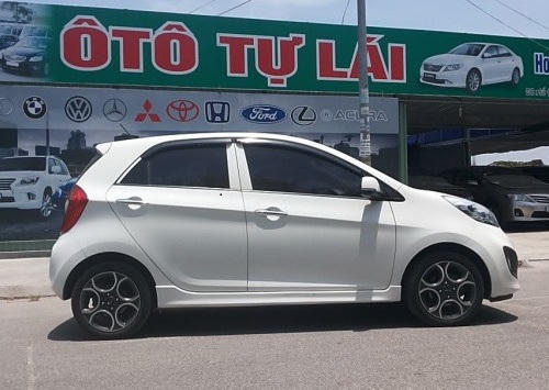 Để thuê một chiếc xe ôtô tự lái trong mấy ngày Tết tăng giá gấp đôi ngày thường. Ảnh minh họa