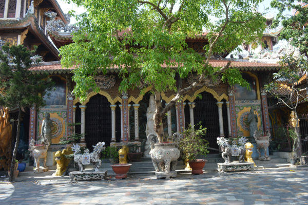 Hòn đá “phá” sóng điện thoại?  