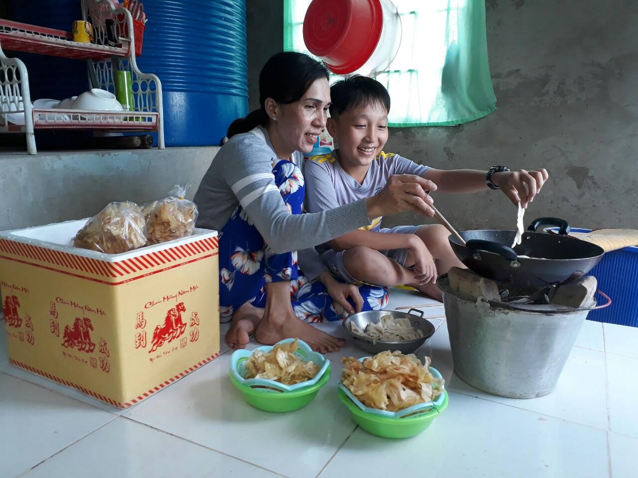 Mứt Tết – Sự khéo léo, đảm đang của người phụ nữ miền Tây