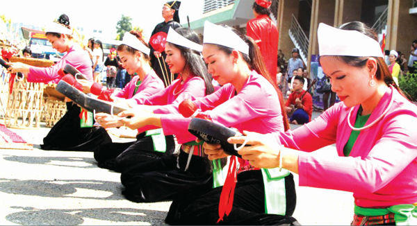 Làm thế nào để được thảnh thơi dập dìu lễ hội đầu Xuân?