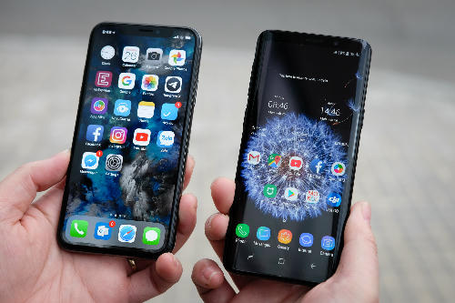 iPhone X hay Galaxy S8 giảm giá để đón loạt smartphone mới như Galaxy S9.