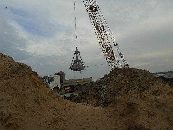 Tiếp vụ “Chủ đầu tư thiệt hại, Nhà nước thất thu hàng trăm tỷ đồng…”: Kỷ lục 105 cuộc họp, bãi cạp cát vẫn trơ trơ… 