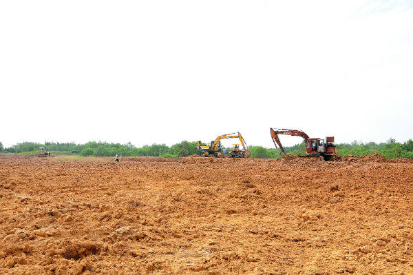 Tiếp vụ “Chủ đầu tư thiệt hại, Nhà nước thất thu hàng trăm tỷ đồng…”: Kỷ lục 105 cuộc họp, bãi cạp cát vẫn trơ trơ… 