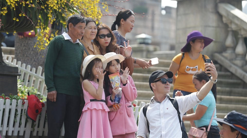 Sun World Ba Na Hills rộn rã đón du khách Quảng Nam - Đà Nẵng trong tháng 3 tri ân