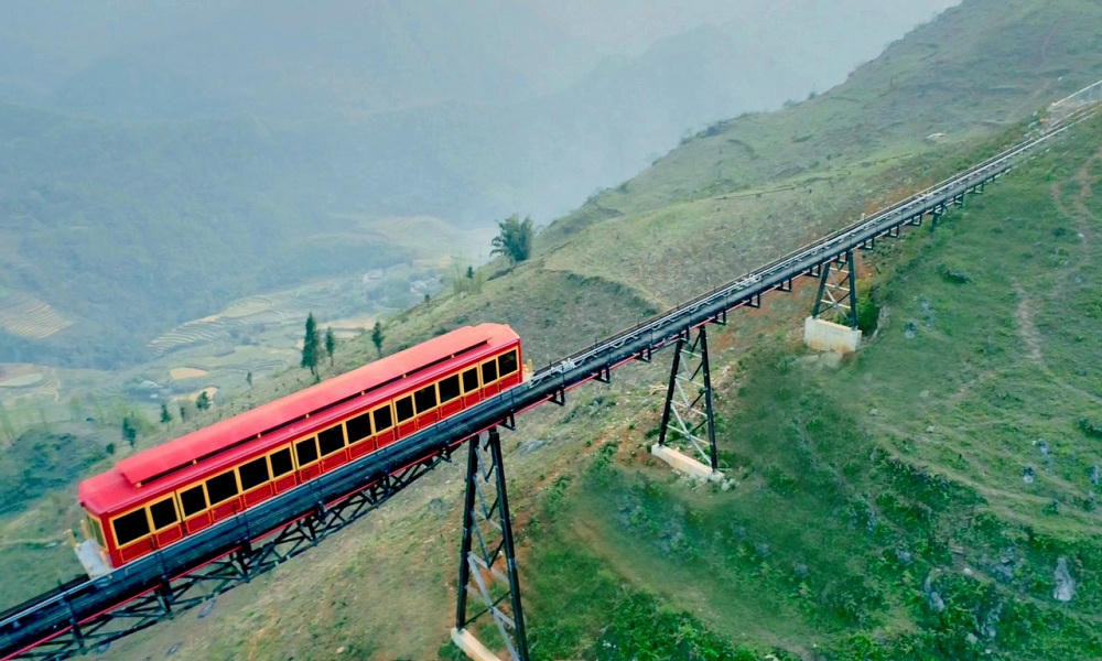 Từ 31/3/2018, Sa Pa có tuyến tàu hỏa leo núi hiện đại bậc nhất Việt Nam