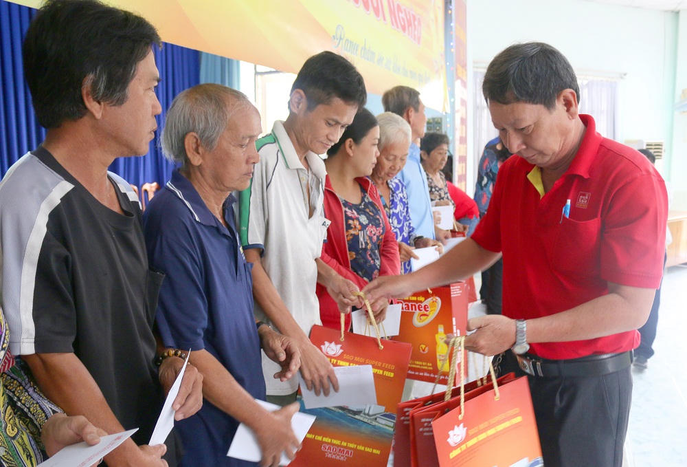 Ấm áp “Sao Mai ăn tết với người nghèo” xuân Mậu Tuất 2018