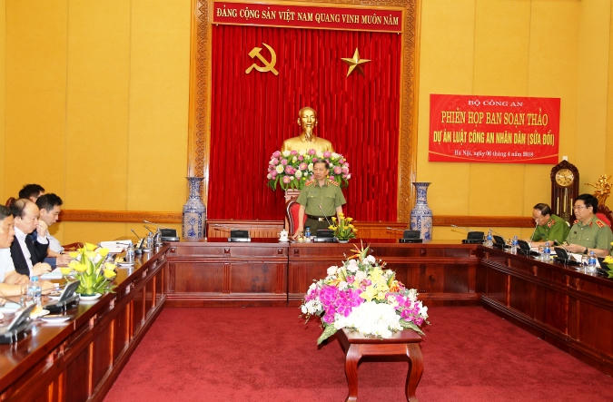 Cấp bách sửa đổi luật để sắp xếp lại bộ máy CAND