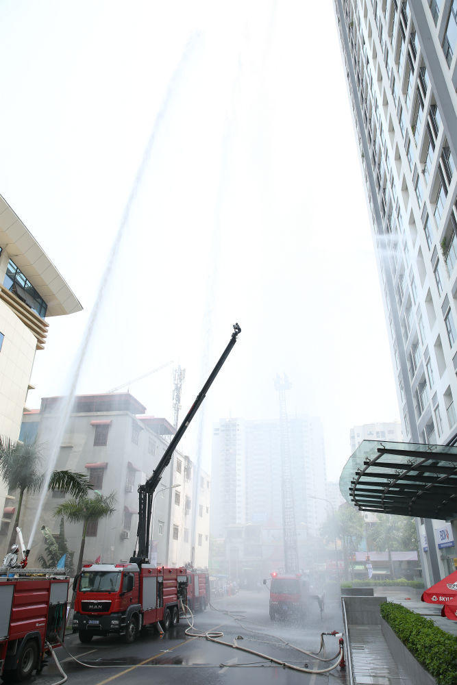 Diễn tập Phòng cháy chữa cháy với nhà mô hình tại chung cư Imperia Garden