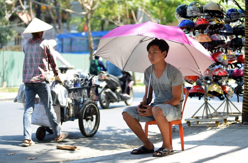 Quay quắt trong nắng nóng khiến cơ thể dễ bị mệt mỏi