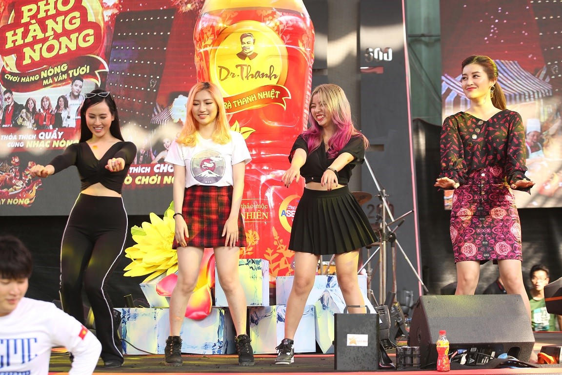 Á hậu Huyền My cùng dàn sao Việt ‘quẩy tưng’ tại Lễ hội Phố hàng nóng