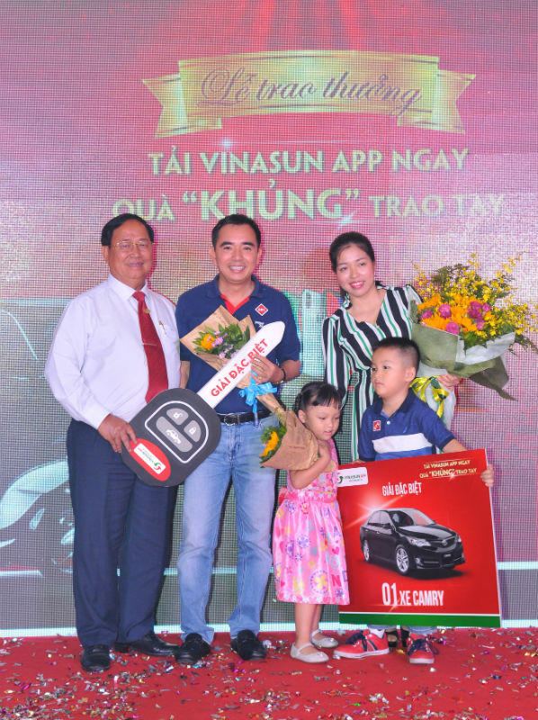 Vinasun trao giải thưởng đặc biệt trị giá 1,1 tỷ đồng cho khách hàng