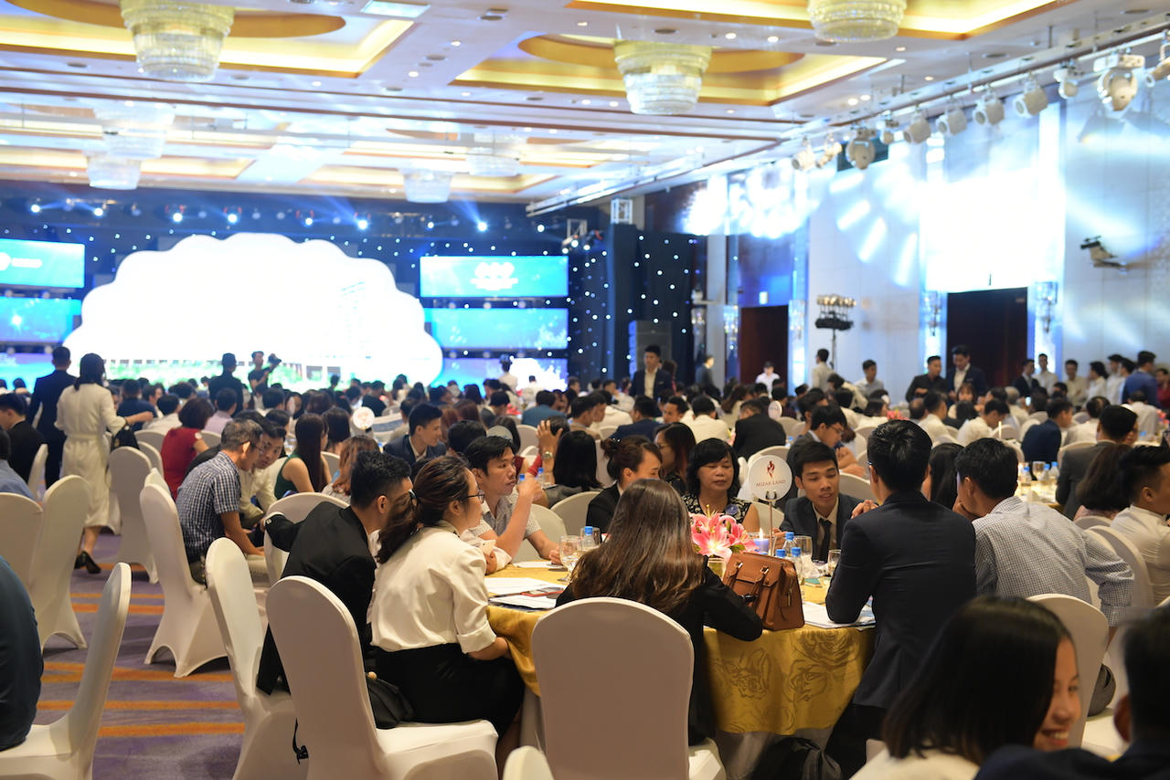  Vì sao FLC Quảng Bình tăng dần độ nóng? 