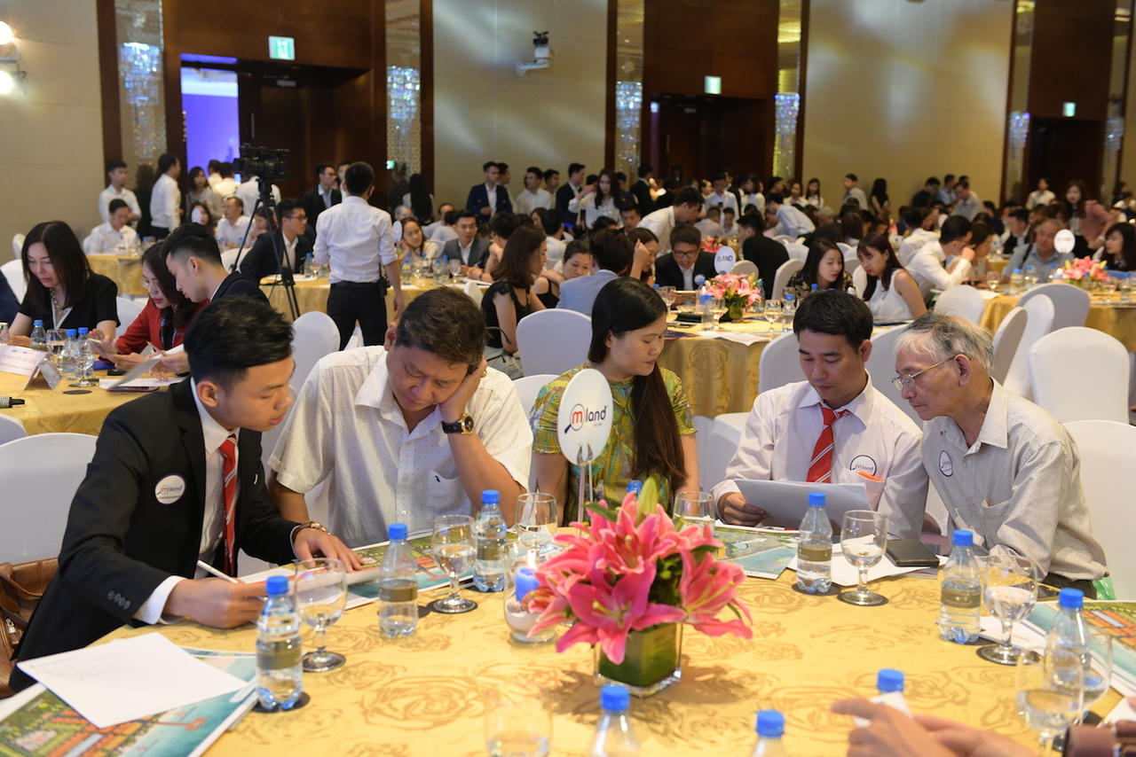  Vì sao FLC Quảng Bình tăng dần độ nóng? 