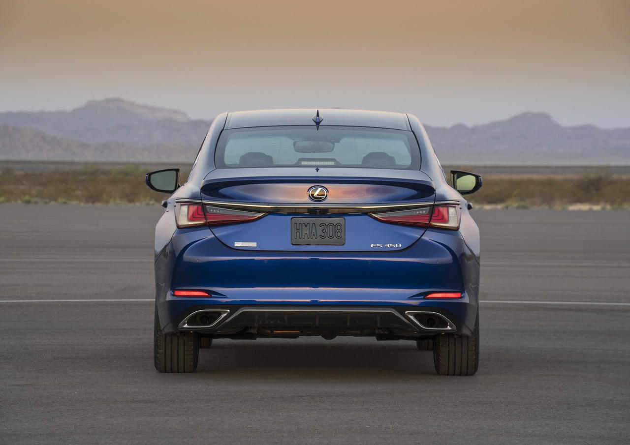 Lexus ES 2019 trình làng - cơ hội nào trước Mercedes E-class