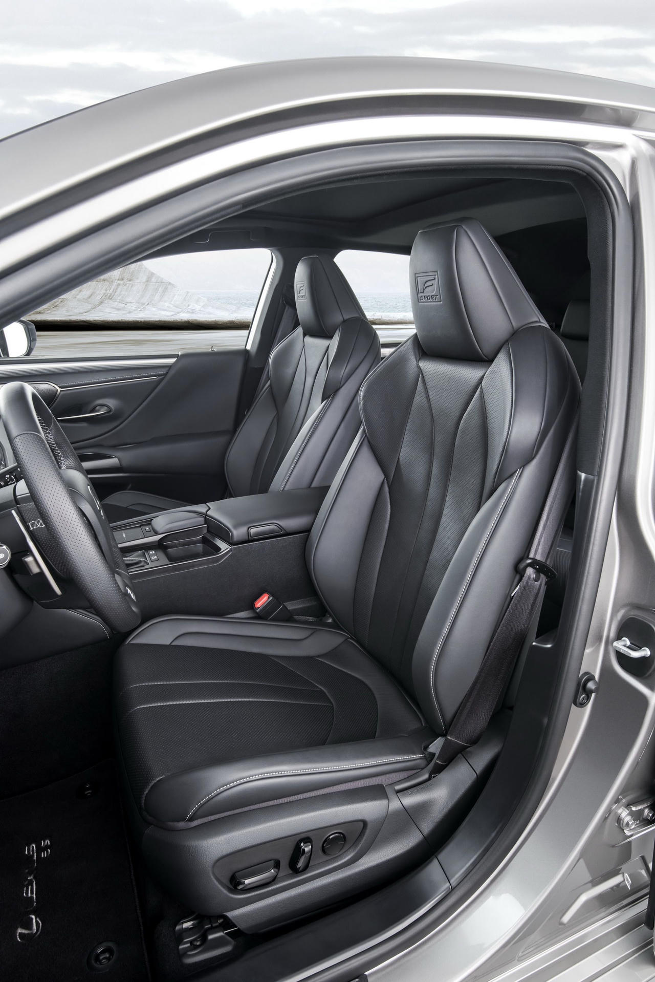 Lexus ES 2019 trình làng - cơ hội nào trước Mercedes E-class