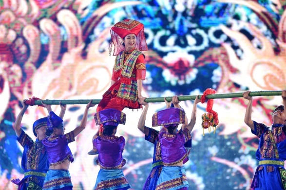 “Đêm trắng Hạ Long” và một Carnaval cuốn hút đến từng giây