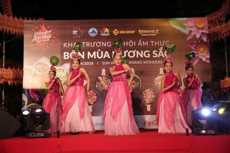 Ăn, chơi, mua sắm đã đời tại lễ hội ẩm thực ở trung tâm Đà Nẵng mùa pháo hoa