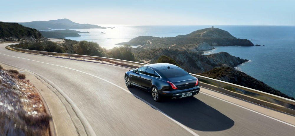 Jaguar XJ50 - 50 năm mẫu sedan huyền thoại của Jaguar