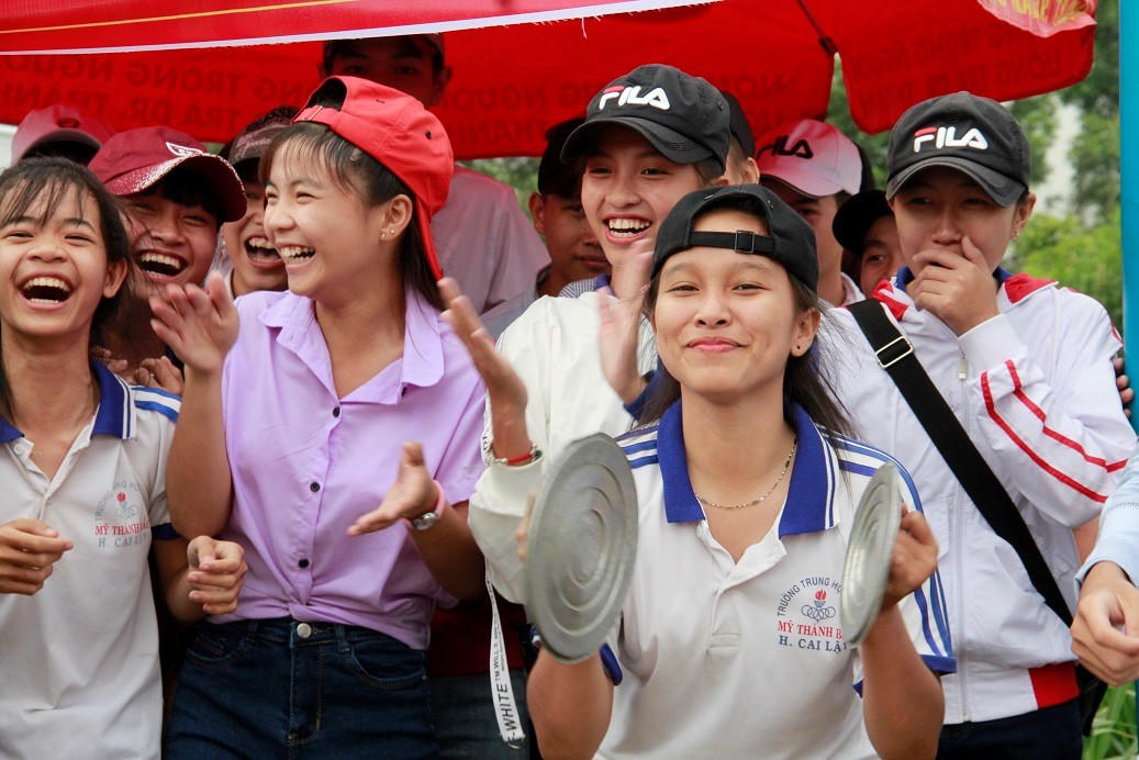 Hàng vạn người dân nghèo tại Cai Lậy tiếp tục được Tân Hiệp Phát tặng cầu thép dây văng