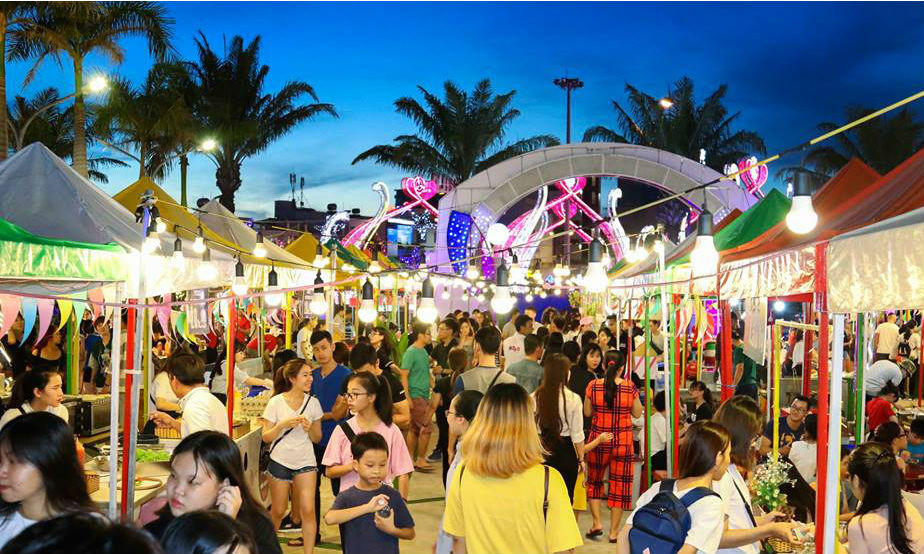 Lần đầu tiên có Phố Hàng nóng với 100 gian hàng thách thức giới trẻ Đà Nẵng 