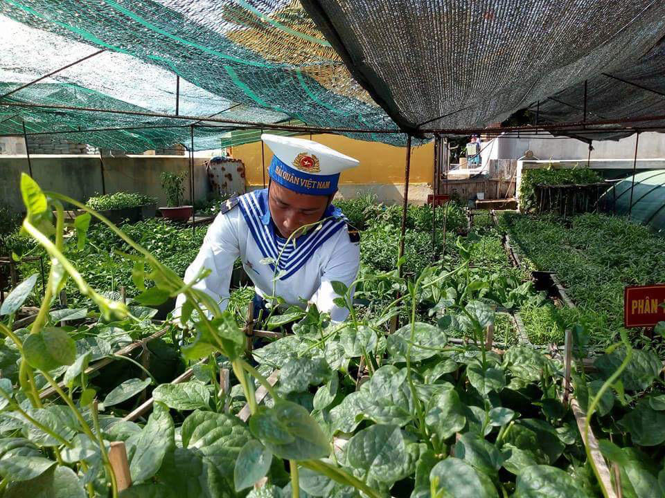 Những phút đời thường bình dị của lính đảo Trường Sa