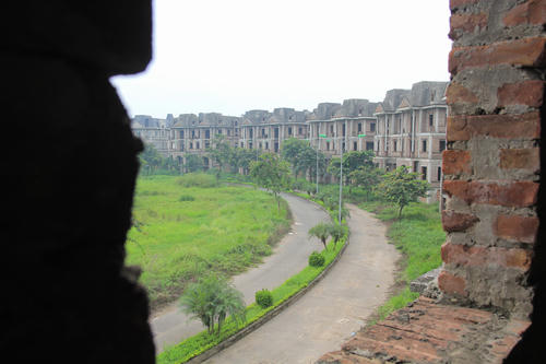 Một dự án bất động sản bỏ hoang sau khi trải qua cơn sốt đất vài năm trước. Ảnh: Anh Tú.