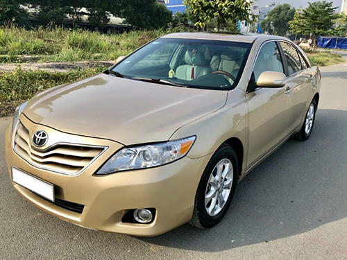 Camry LE đời 2010, lăn bánh 70.000 km, được rao bán giá 920 triệu. Ảnh: Võ Quốc Binh.