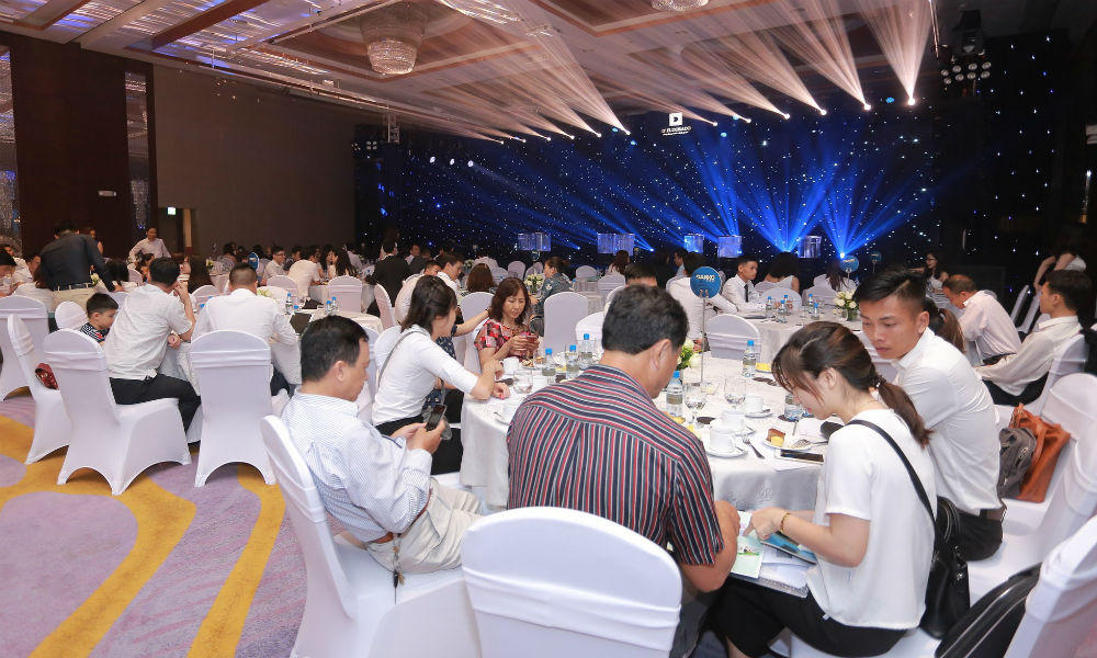 D'. El Dorado II thu hút khách hàng trong ngày đầu ra mắt