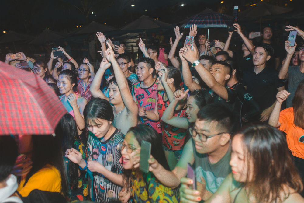 Thỏa sức bơi, mặc sức chơi, quậy tung trời với Noo Phước Thịnh tại "tiệc hồ bơi" Sun Pool Party