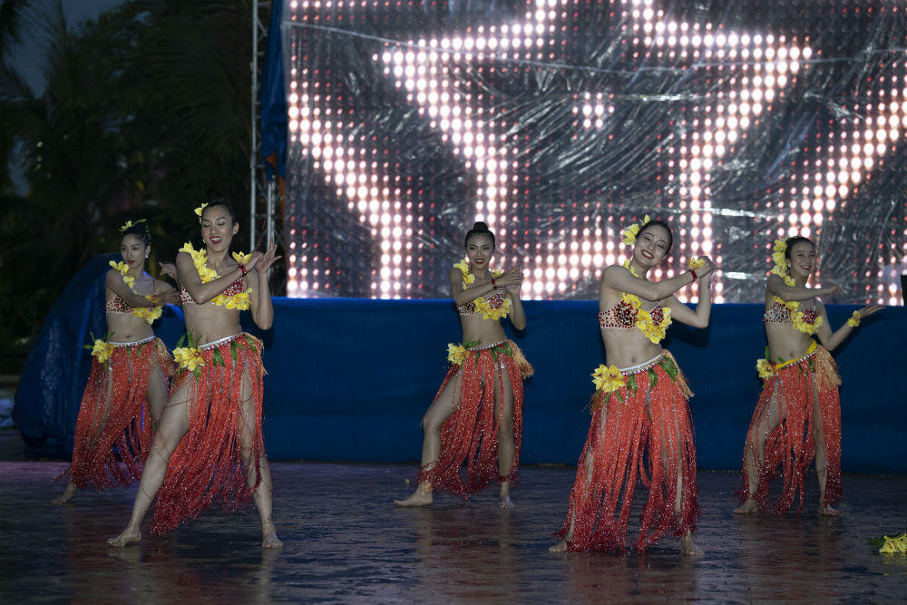 Thỏa sức bơi, mặc sức chơi, quậy tung trời với Noo Phước Thịnh tại "tiệc hồ bơi" Sun Pool Party