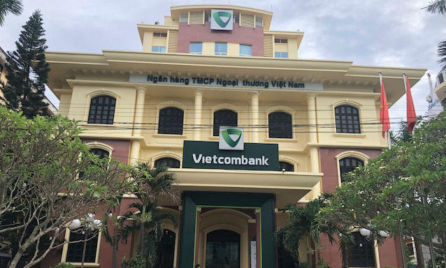 Thay “áo” cho trụ sở, Vietcombank... “ném tiền qua cửa sổ”?