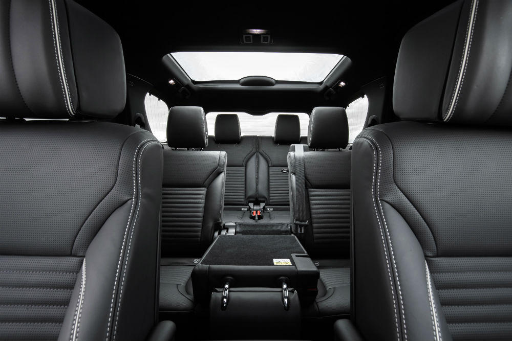 Land Rover Discovery 2019 với động cơ và công nghệ an toàn mới