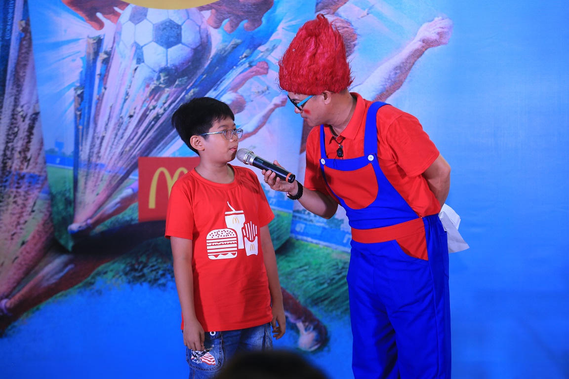 Cùng 150 em thiếu nhi có hoàn cảnh khó khăn hòa chung không khí World Cup 2018