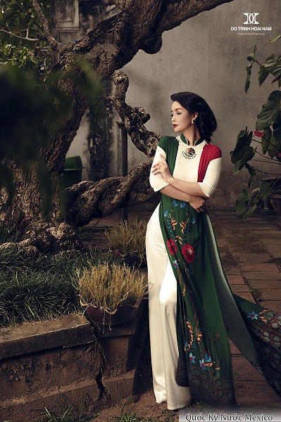 NTK Việt tung bộ ảnh Áo dài quốc kỳ độc đáo chào đón World Cup